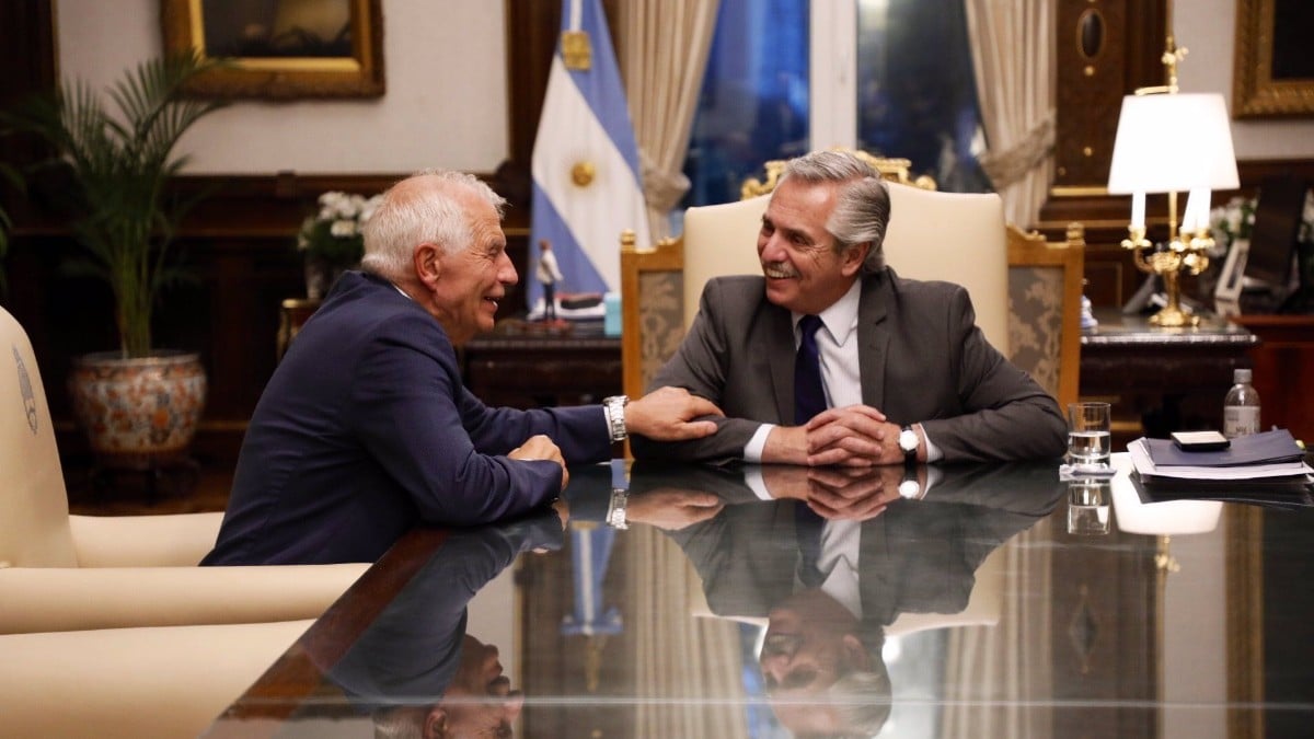 Borrell abraza a Alberto Fernández: «Tenemos interés de fortalecer la relación»