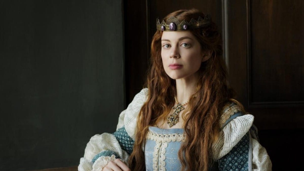 La actriz Charlotte Hope, caracterizada como Catalina de Aragón en la serie The Spanish Princess, de HBO.