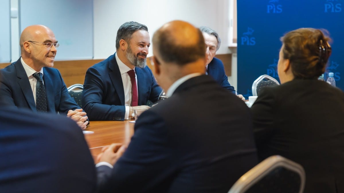 Abascal se reúne en Varsovia con el presidente de Ley y Justicia para abordar el futuro de las naciones europeas