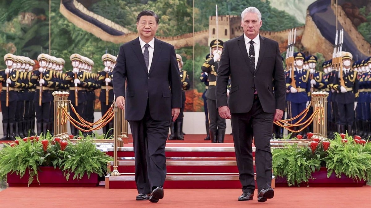 Xi Jinping abraza a Díaz-Canel durante su visita a China y carga contra el «bloqueo» de EEUU