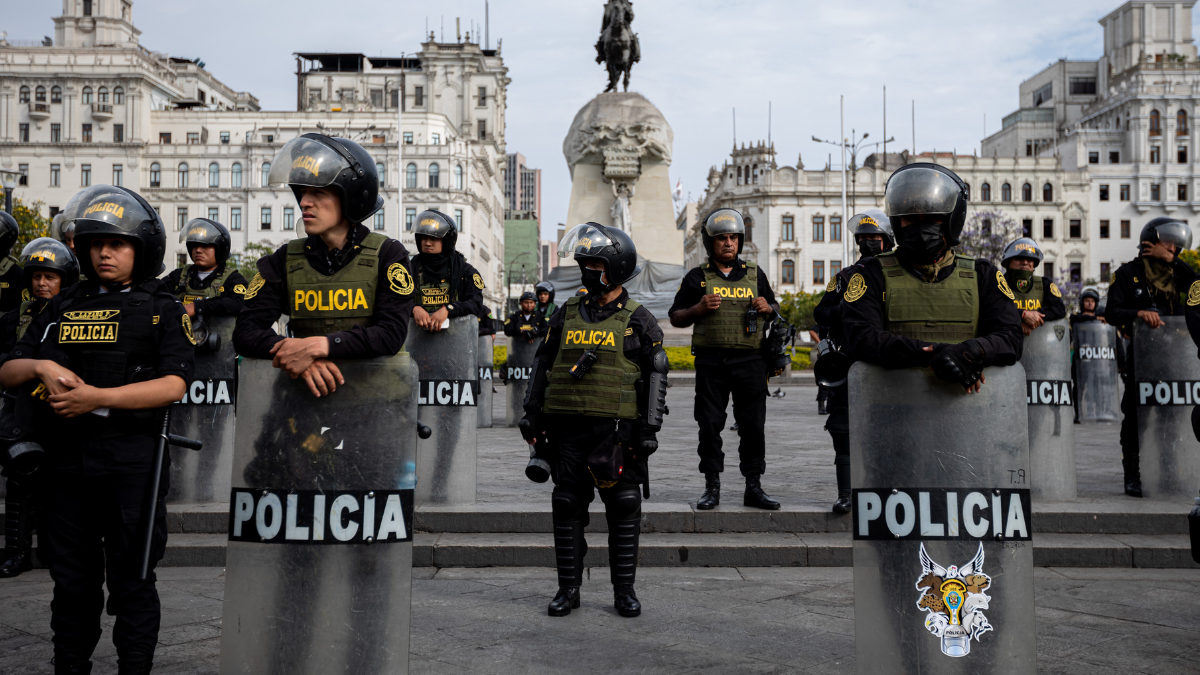 El Gobierno de Perú saca al Ejército a la calle ante las protestas tras la destitución de Castillo