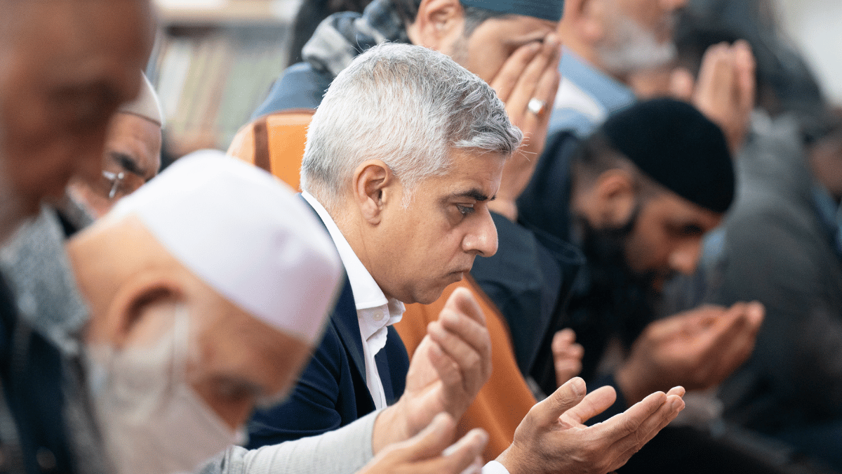 El alcalde de Londres «celebra» la Navidad peregrinando a La Meca