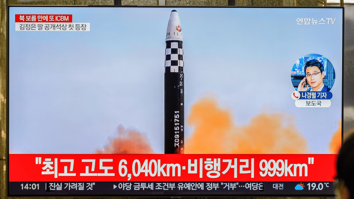 Corea del Norte lanza tres misiles balísticos hacia el mar de Japón
