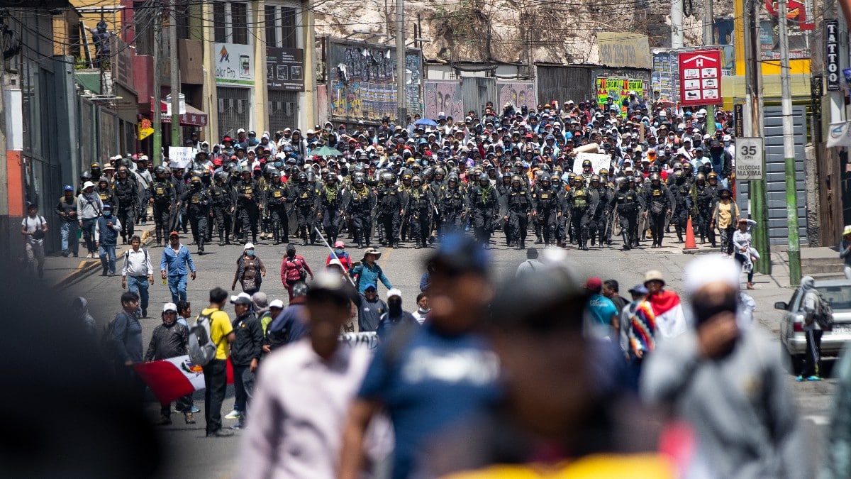 Las autoridades peruanas elevan a 26 el número de muertos en medio de las protestas