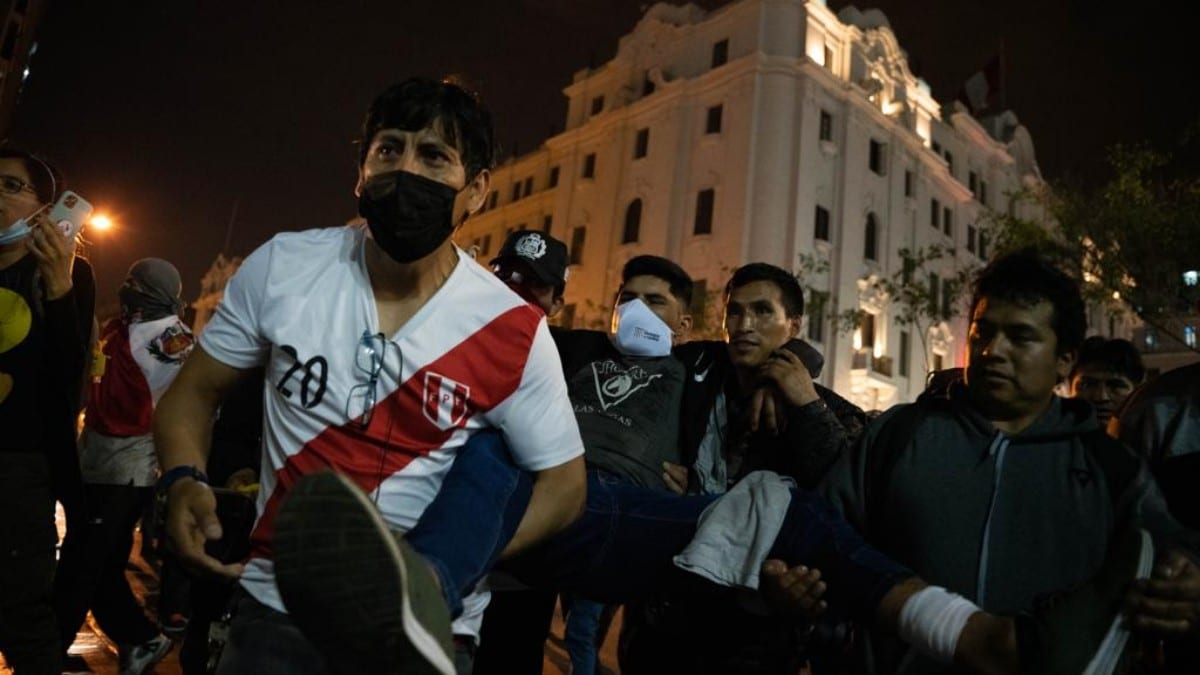 Al menos seis muertos en medio de las protestas violentas en Perú