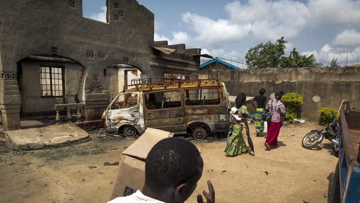 Un vehículo dañado durante un ataque en Beni, en el este de RDC. Europa Press
