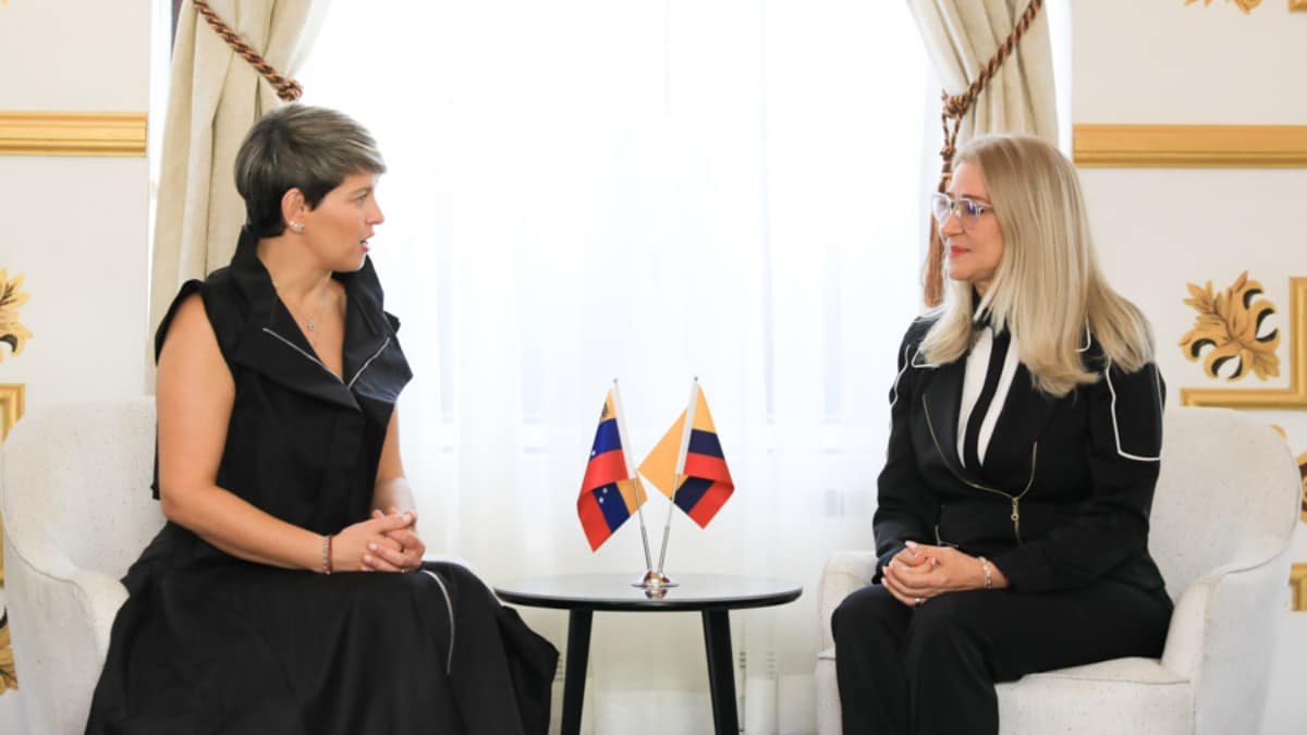 La primera dama de Colombia visita Caracas para establecer «alianzas culturales» con el régimen chavista