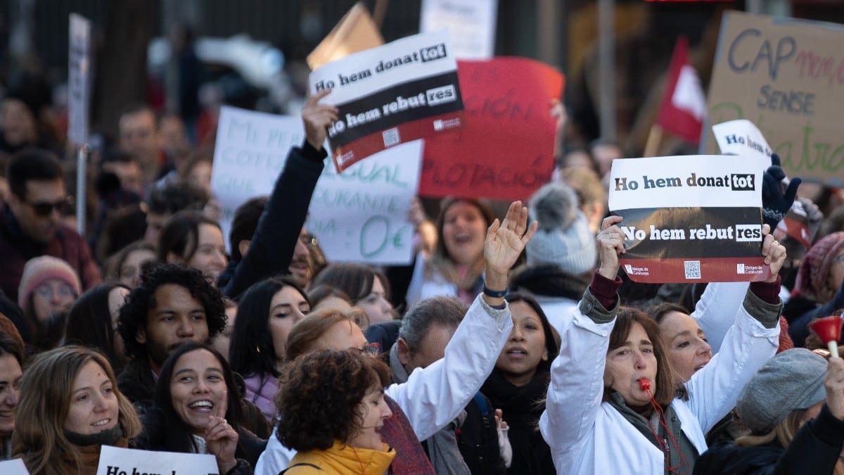 M Dicos De Catalu A Celebra El Rotundo Xito De La Primera Jornada De Huelga