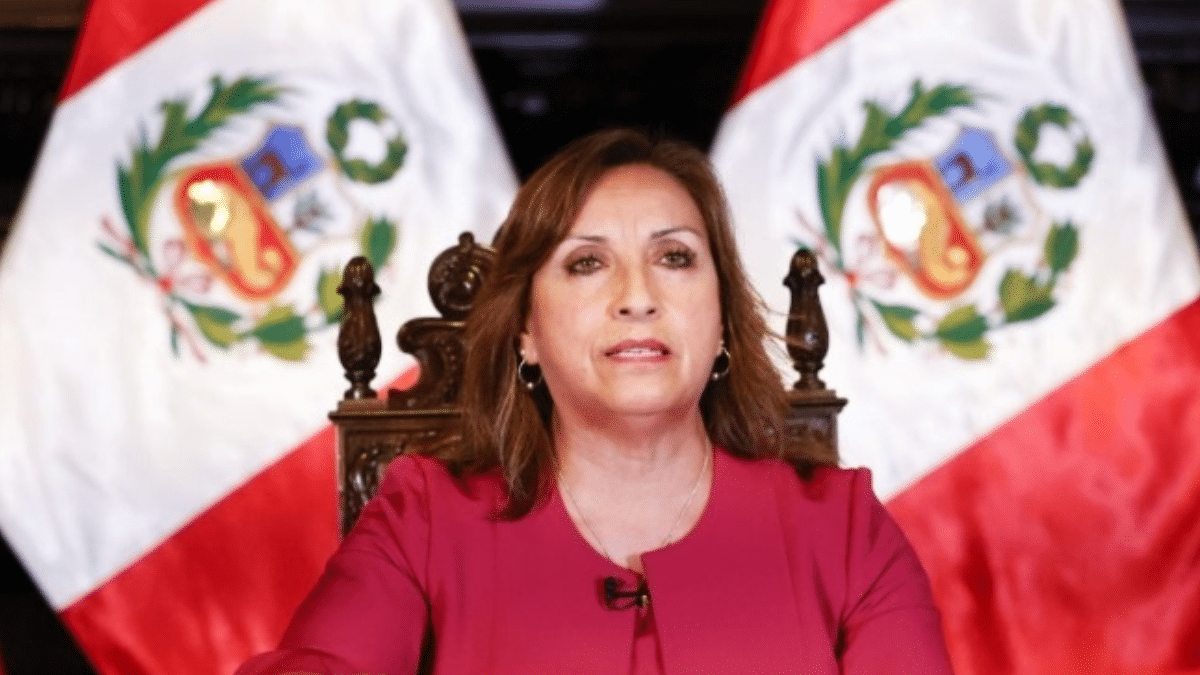 La presidente de Perú reprocha al presidente de Colombia sus críticas a su Gobierno