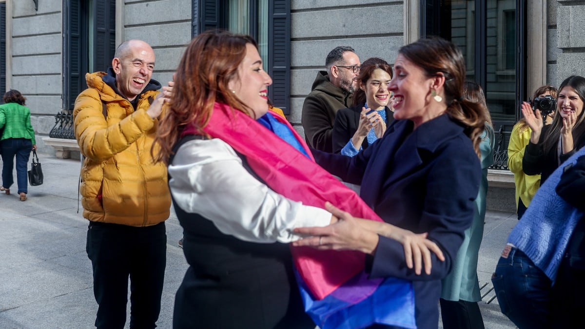 La ministra de Igualdad, Irene Montero (d), y la secretaria de Estado de Igualdad y contra la Violencia de Género, Ángela Rodríguez Pam. Europa Press