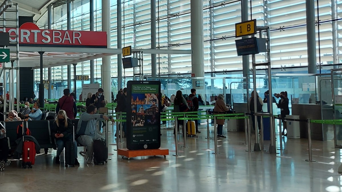 Detenidos dos magrebíes por robar a turistas en el aeropuerto de Valencia