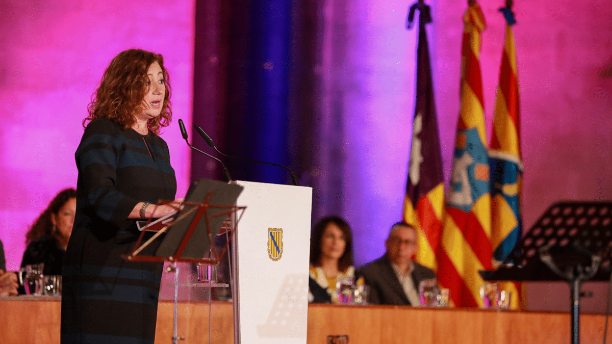 La presidente de Baleares afirma que es momento de «renovar» el Estatuto de Autonomía