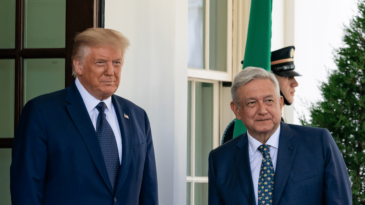 López Obrador asegura que la posible detención de Trump busca impedir su candidatura presidencial