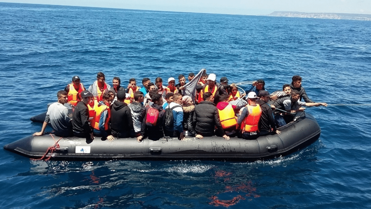 Llegan ocho pateras con 95 inmigrantes ilegales a bordo a la costa de la Región de Murcia