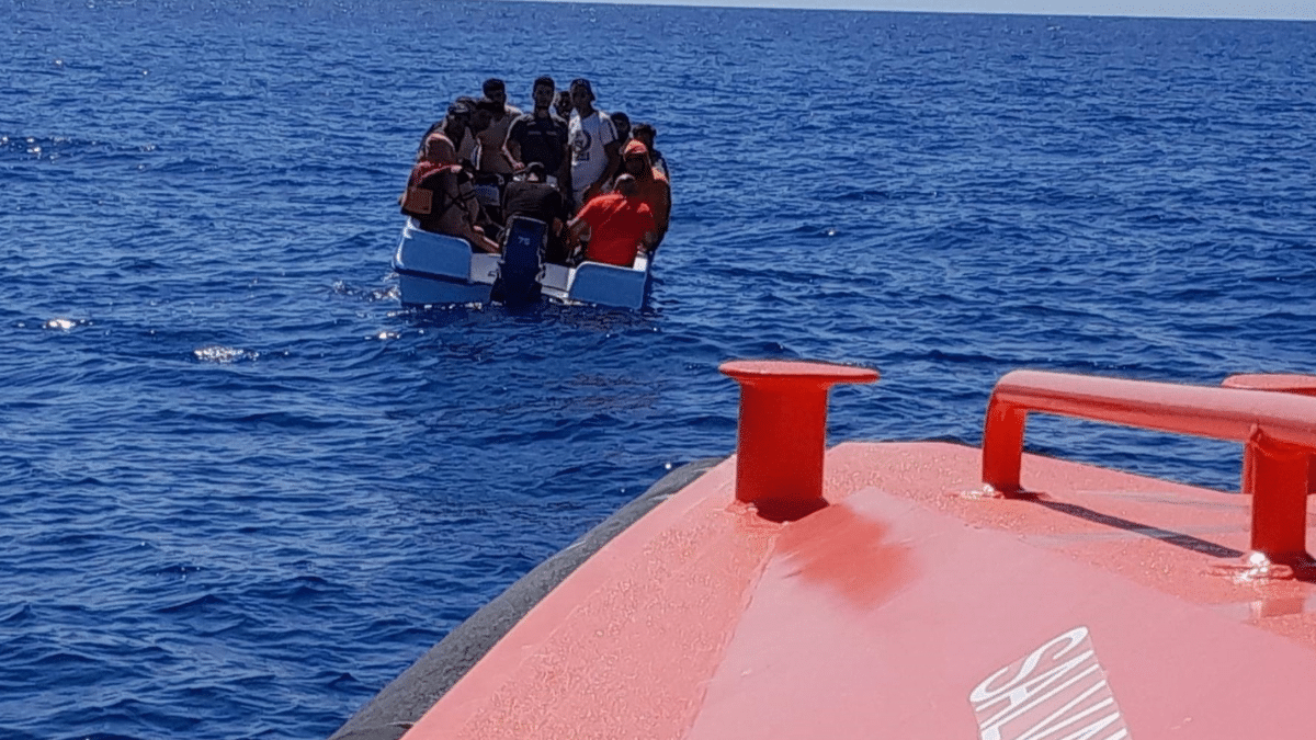 Las mafias duplican la presión migratoria sobre la isla de Alborán