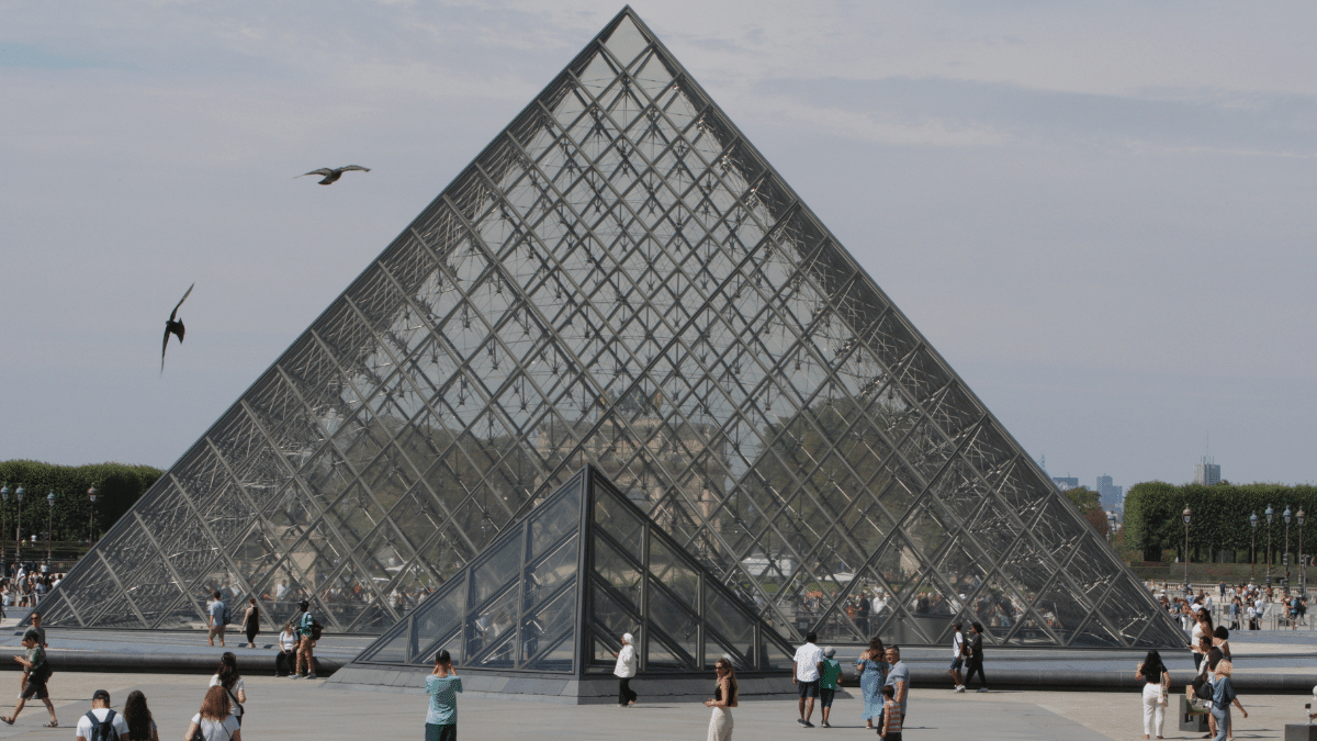 Las protestas contra la reforma de pensiones de Macron bloquean el acceso al Museo del Louvre