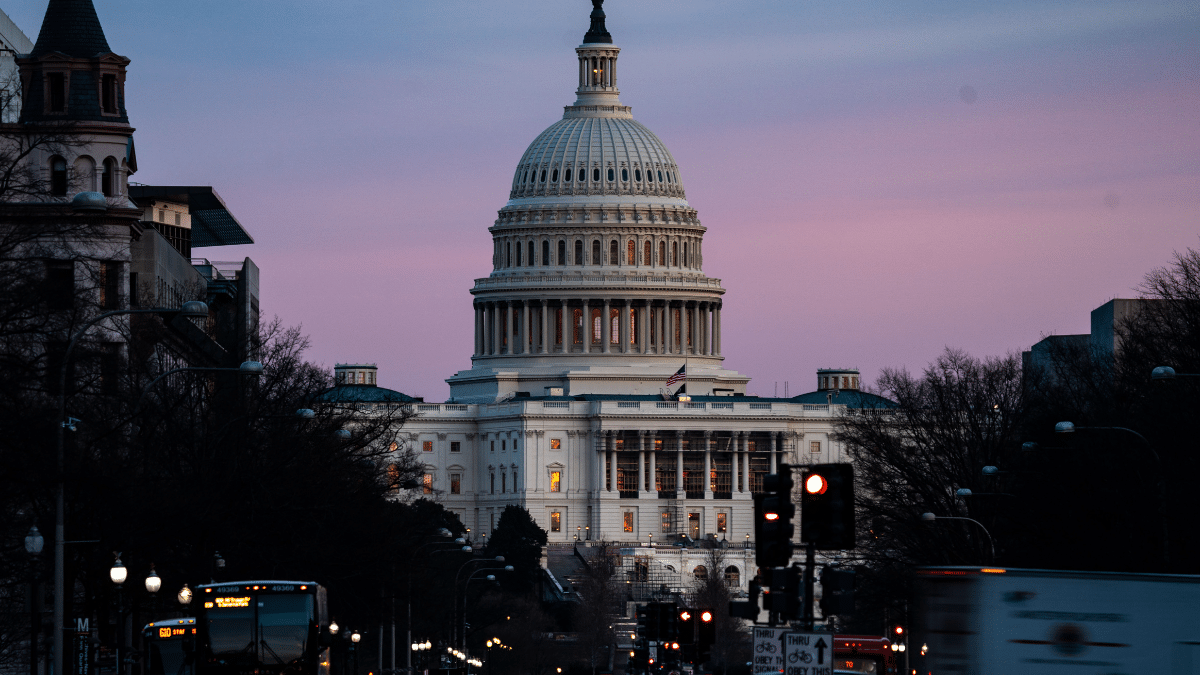 El Senado de Estados Unidos aprueba acabar con la emergencia nacional por Covid-19