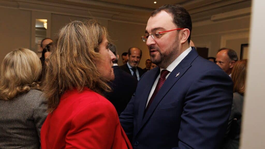 Teresa Ribera y Adrián Barbón. Europa Press