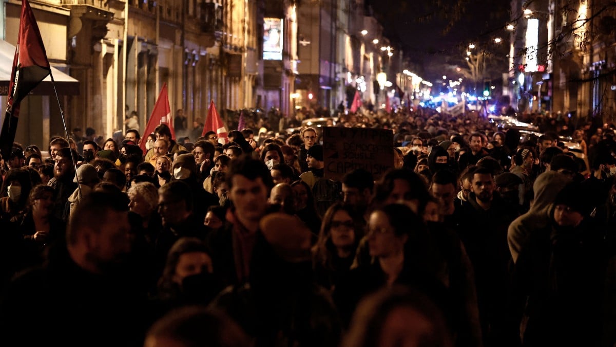Detenidas 61 personas en la segunda jornada de protestas en París por la reforma de las pensiones