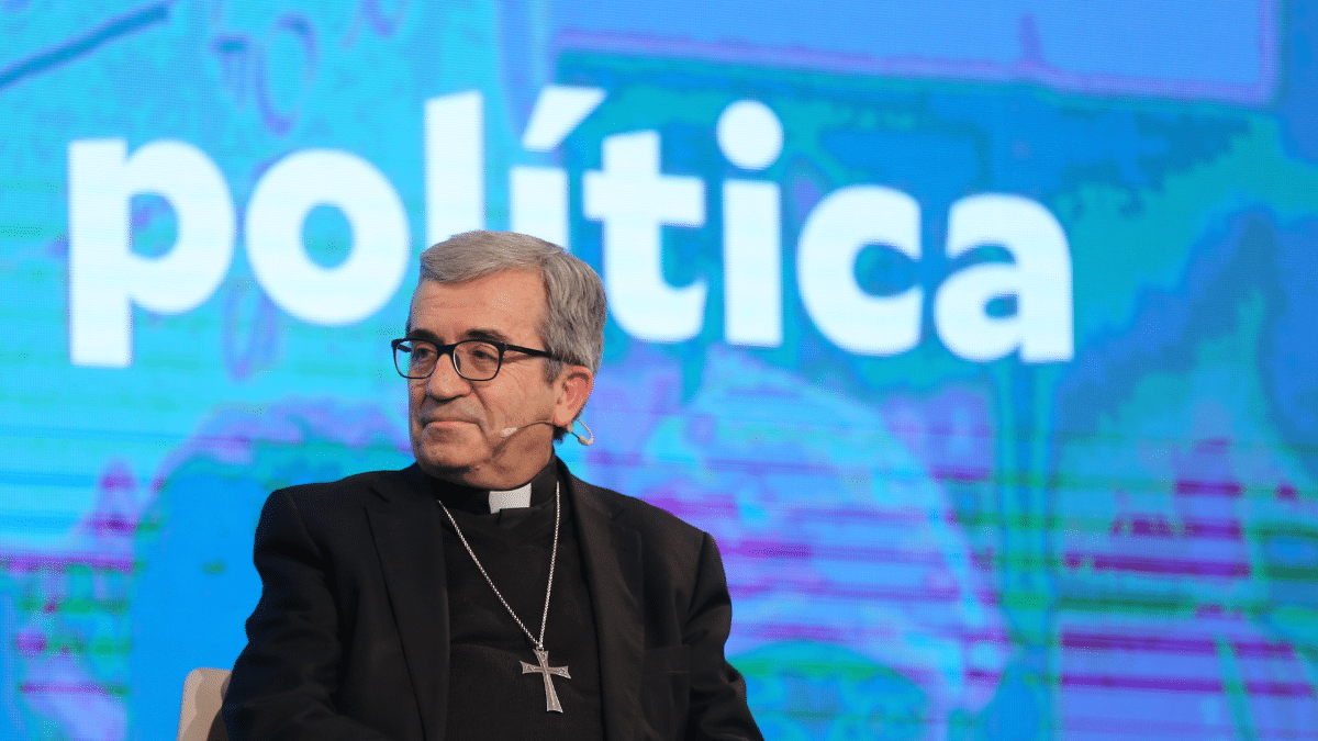 El arzobispo de Valladolid advierte de un «poder» que busca crear nuevas identidades sociales y políticas y «deconstruir» la familia