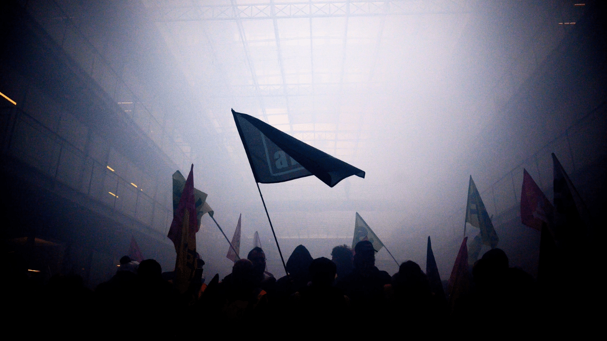 Los manifestantes parisinos asaltan la sede de Blackrock