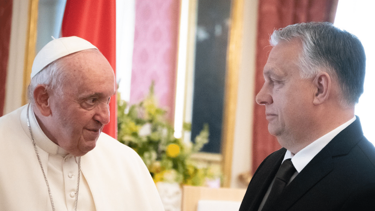El Papa, en Hungría: «¿Dónde están los esfuerzos por la paz en Ucrania?»