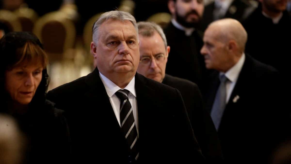 l primer ministro húgaro, Viktor Orbán, durante el funeral de Benedicto XVI. Europa Press