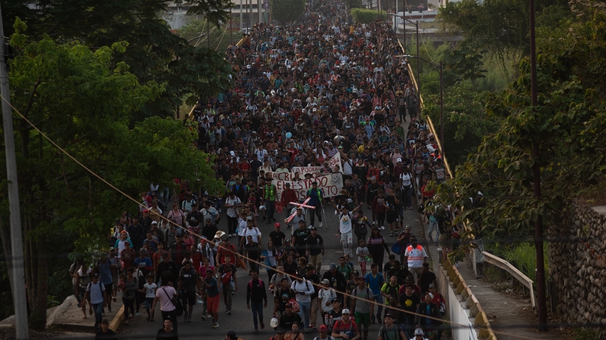 Tres mil personas forman un ‘Via Crucis’ para pedir justicia por los 40 inmigrantes muertos en un incendio en México
