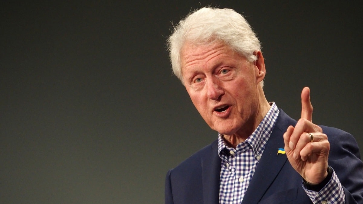 Clinton lamenta haber convencido a Ucrania durante su mandato para que renunciase a su armamento nuclear
