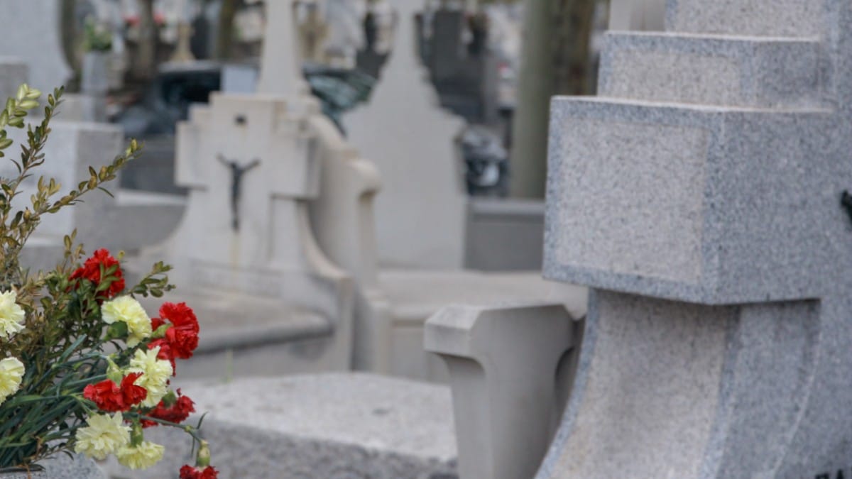 La falta de personal en el cementerio católico de Melilla provoca un retraso en los enterramientos