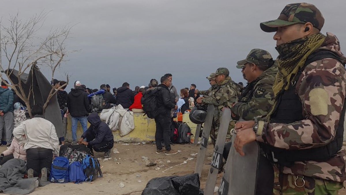 Militares peruanos llegan a la frontera con Chile para contener a migrantes indocumentados