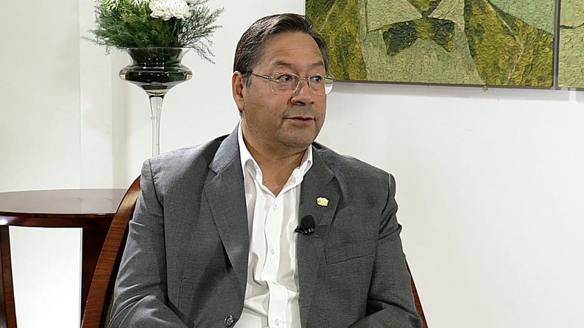 Arce reaparece en la televisión eludiendo los problemas económicos de Bolivia