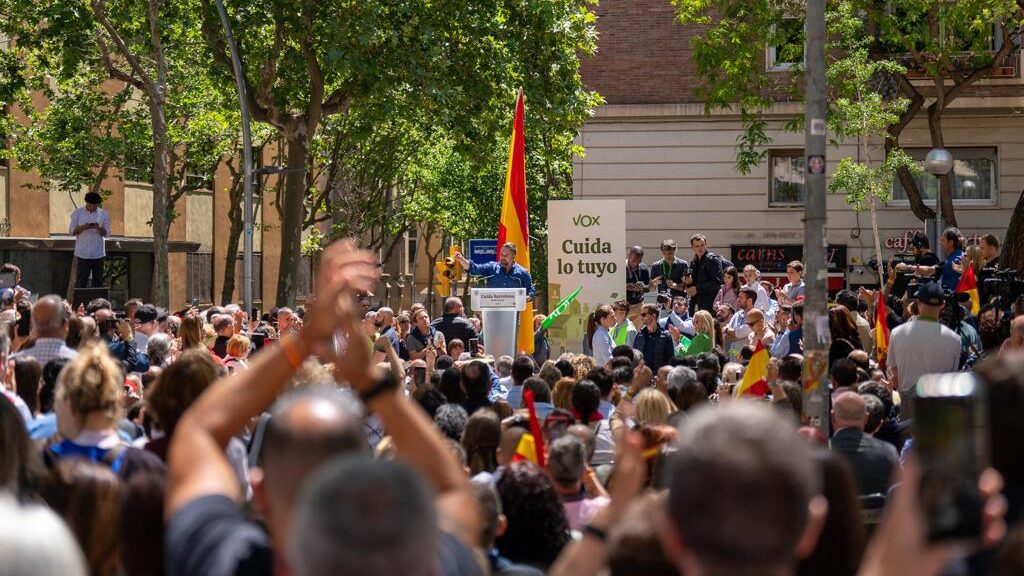 Abascal, en Barcelona, ante 2.000 personas: «Colau es una gran aprendiz de Sánchez»