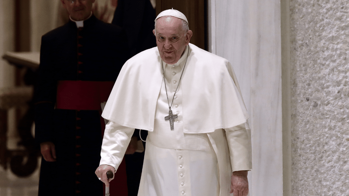 El Papa reanuda su actividad desde la habitación del hospital tras la operación de la hernia abdominal