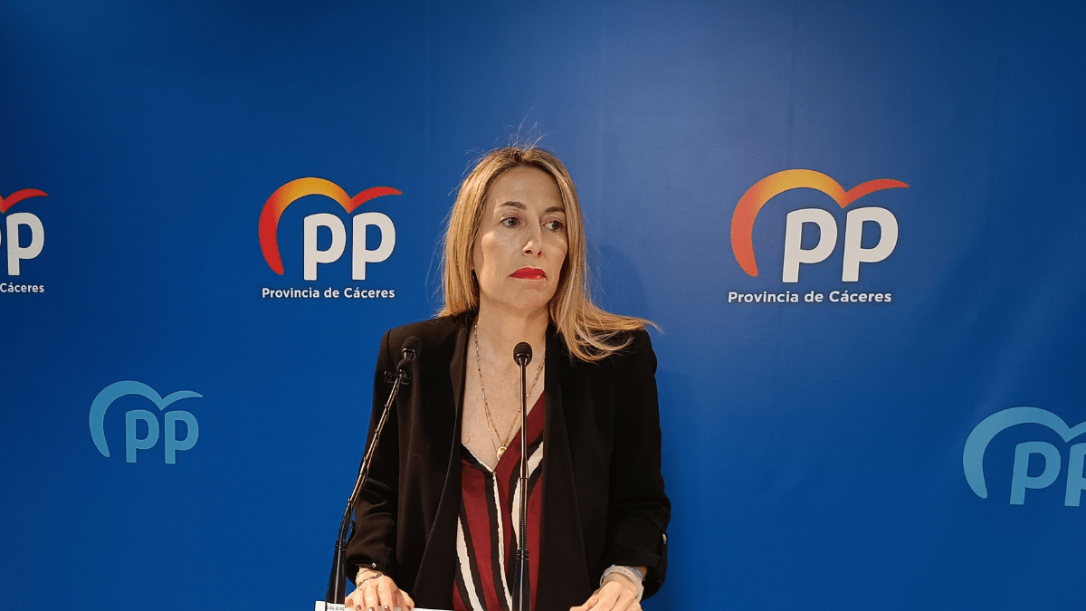 La candidata del PP en Extremadura tiende la mano al PSOE y a Podemos