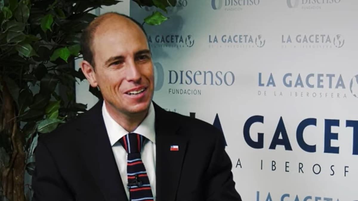 Martín Arrau: «El deterioro de Chile es tal que el tema constitucional ha pasado a un segundo plano»