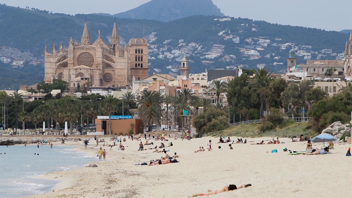 Un total de trece magrebíes son detenidos en Mallorca tras una operación policial contra los robos en la playa