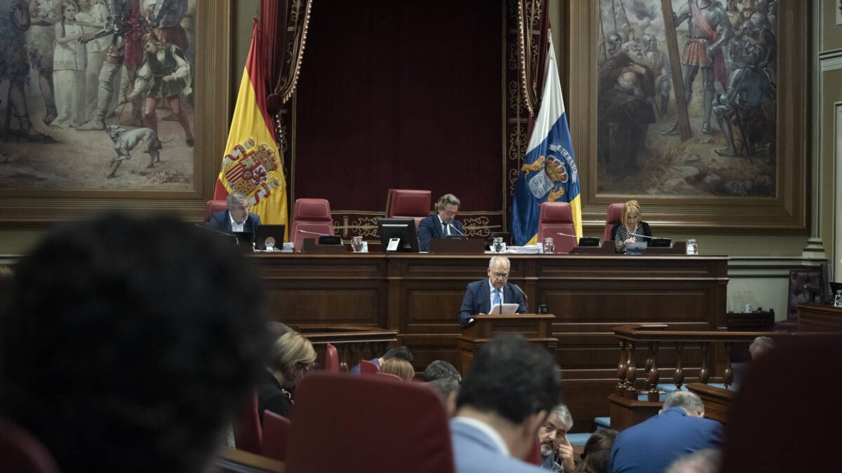 Canarias estrena su XI Legislatura: siete grupos parlamentarios y media cámara renovada