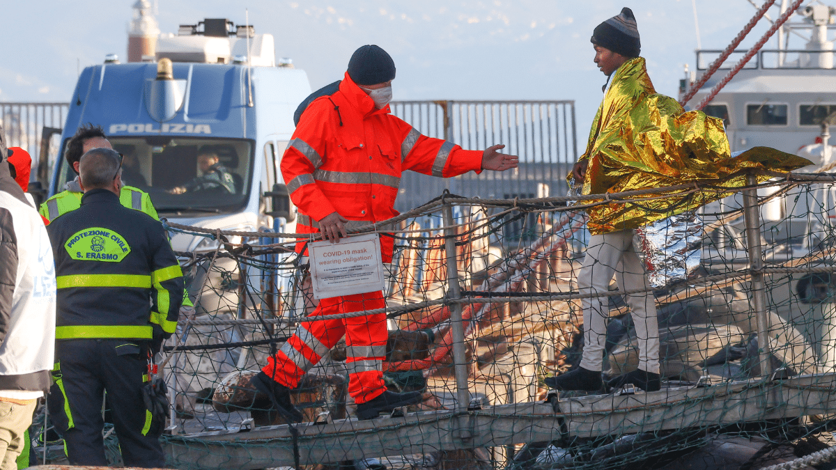 Italia detiene a dos barcos de ONG por violar la legislación sobre salvamento marítimo