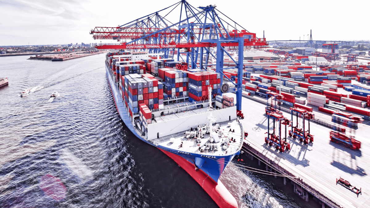 La naviera estatal china Cosco se hace con el 24,99% del puerto de Hamburgo