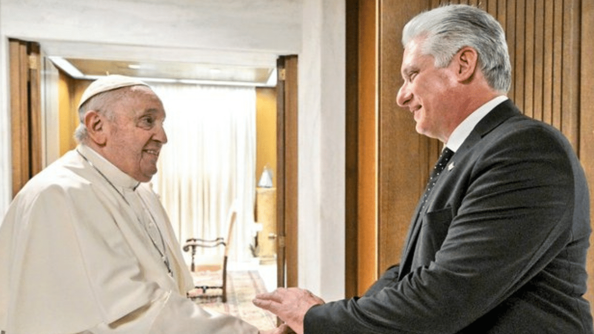 El Papa Francisco recibe al dictador de Cuba en el Vaticano