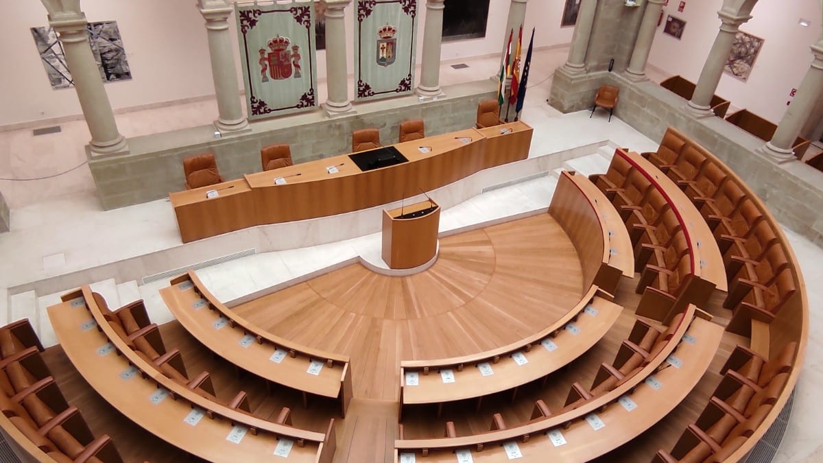 Castilla-La Mancha, La Rioja, Cantabria, Aragón y Baleares constituyen esta semana sus Parlamentos