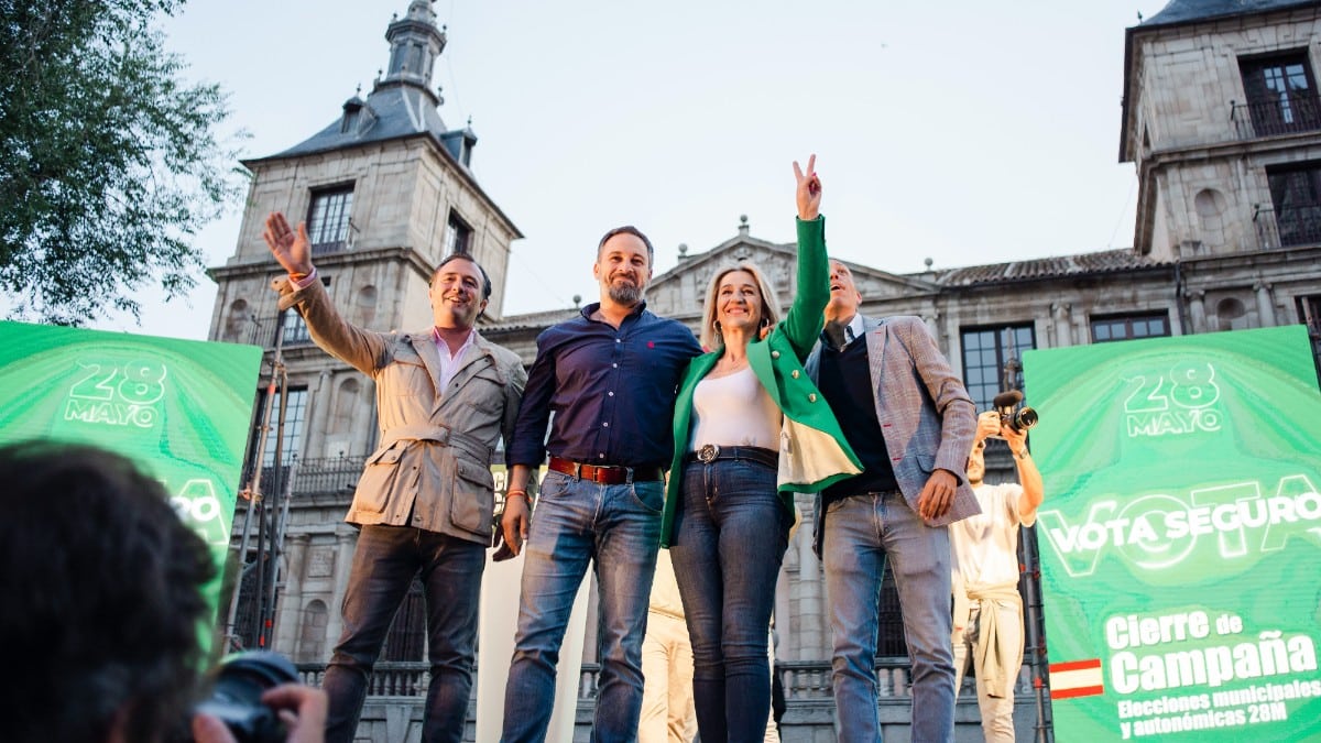 Santiago Abascal, Daniel Arias, Inés Cañizares, David Moreno cierran la campaña de Vox en la plaza del ayuntamiento de Toledo. Europa Press