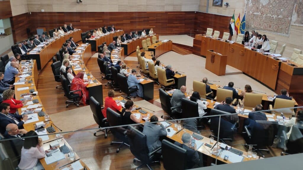 Recuento de votos para la elección de la Presidencia de la Asamblea de Extremadura. Europa Press