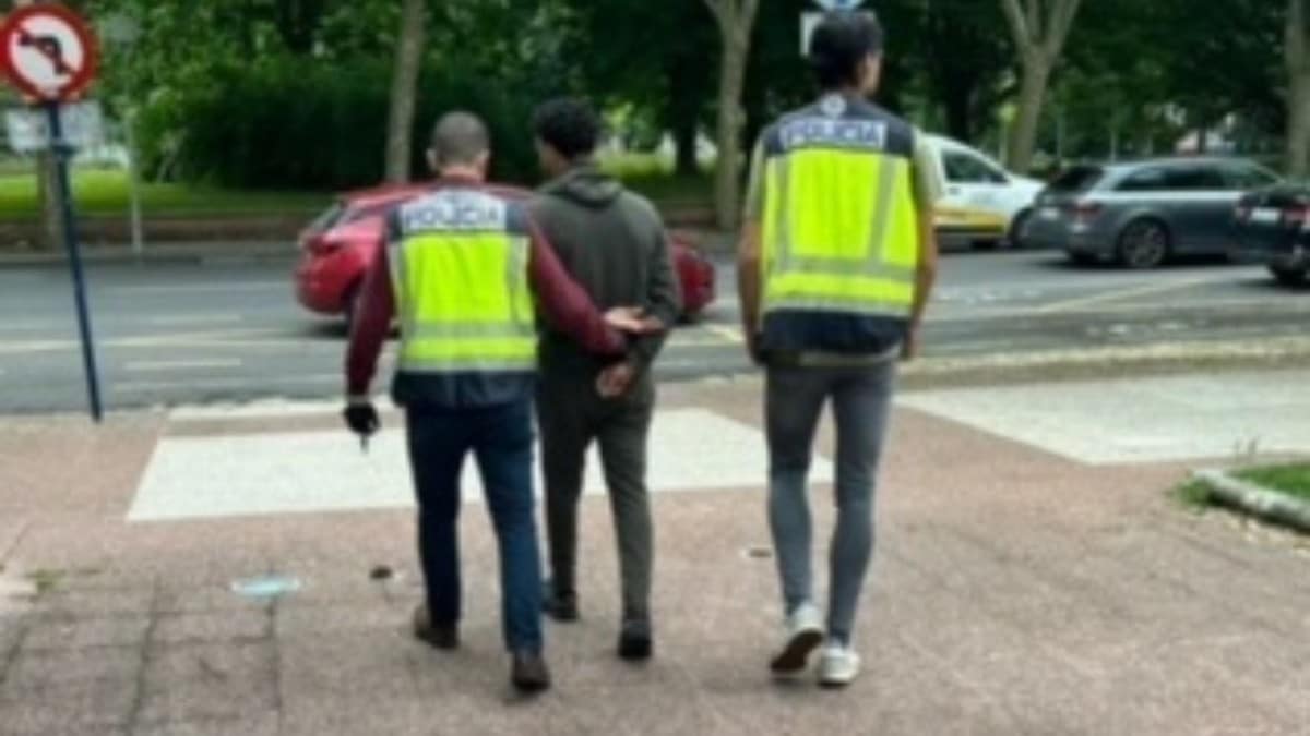 La Policía detiene a un argelino por recibir ayudas tras empadronarse en Vitoria… y residir en Francia