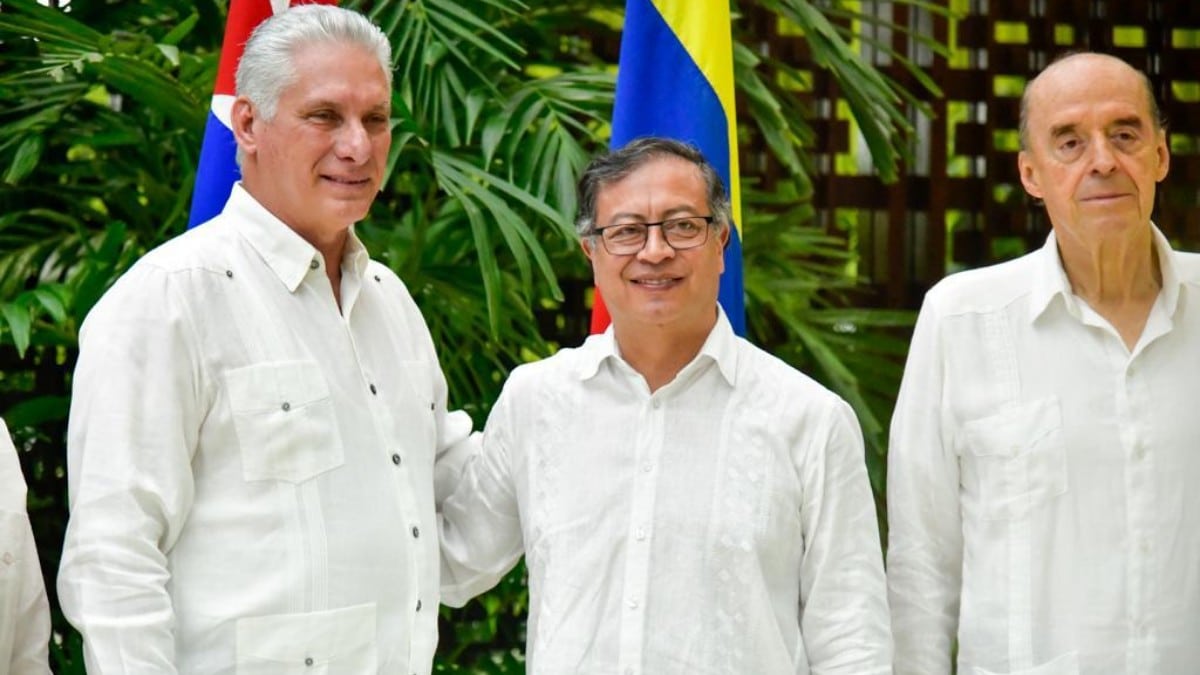 Los terroristas del ELN y el Gobierno de Colombia pactan un alto al fuego bilateral