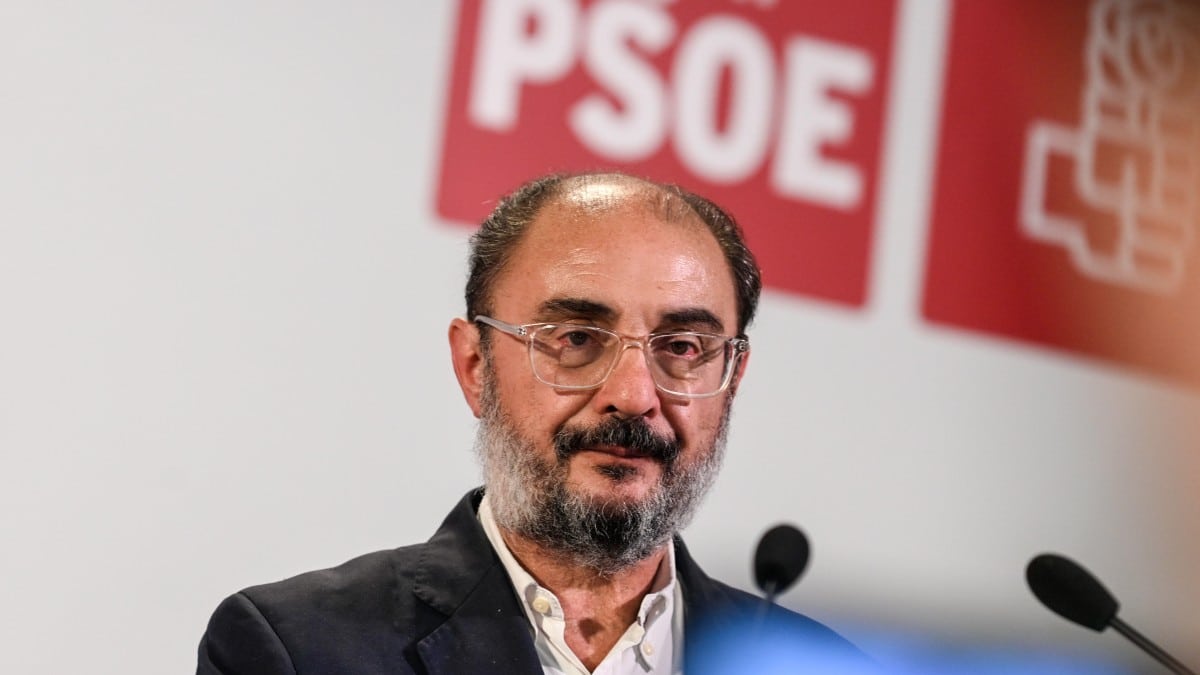 Guerra en el PSOE por las listas del 23J: renuncian 15 candidatos por Aragón tras la inclusión de Sumelzo como número dos