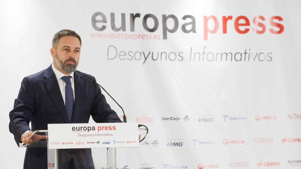 Abascal acusa a Feijoo de poner en riesgo la alternativa a Sánchez