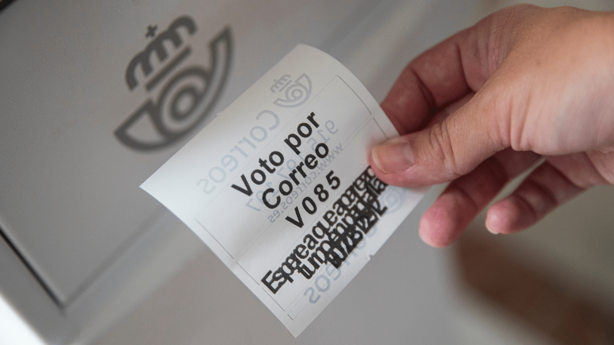 Correos pide a la Junta Electoral Central ampliar el plazo para depositar el voto