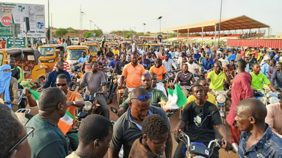 Golpe de Estado en Níger: un grupo de militares anuncia la destitución del presidente y el cierre de las fronteras del país